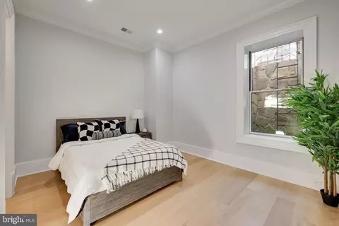 Bedroom - 725 Lawton St, Mclean, VA 22101 photo 7 of 8