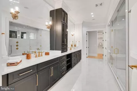 Bath - 725 Lawton St, Mclean, VA 22101 photo 5 of 12