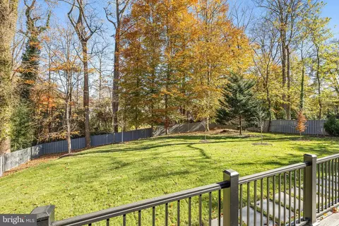 Exterior - 725 Lawton St, Mclean, VA 22101 photo 16 of 20