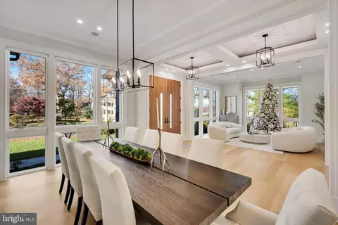 Dining - 725 Lawton St, Mclean, VA 22101 photo 3 of 4