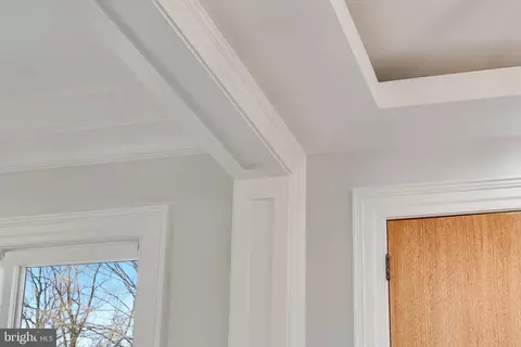 Entry Way - 725 Lawton St, Mclean, VA 22101 photo 17 of 27