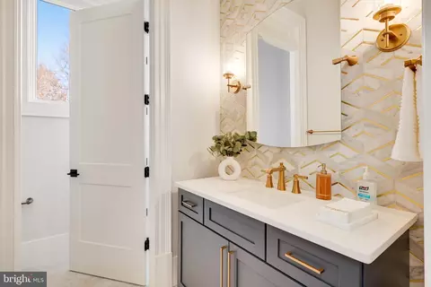 Bath - 725 Lawton St, Mclean, VA 22101 photo 2 of 12