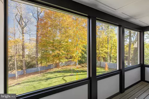 Exterior - 725 Lawton St, Mclean, VA 22101 photo 19 of 20