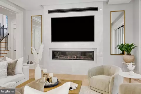 Living - 725 Lawton St, Mclean, VA 22101 photo 2 of 5