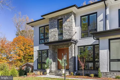 Exterior - 725 Lawton St, Mclean, VA 22101 photo 20 of 20