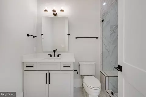 Bath - 725 Lawton St, Mclean, VA 22101 photo 11 of 12