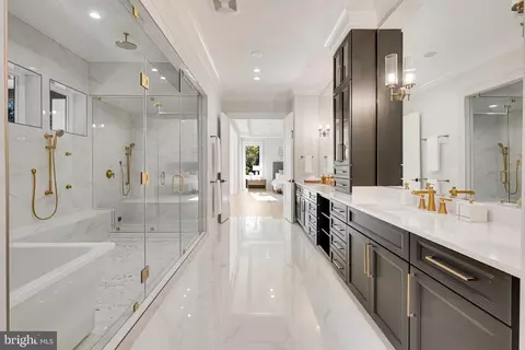 Bath - 725 Lawton St, Mclean, VA 22101 photo 4 of 12
