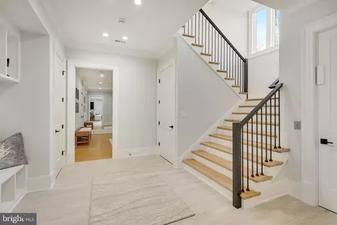 Entry Way - 725 Lawton St, Mclean, VA 22101 photo 27 of 27
