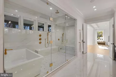Bath - 725 Lawton St, Mclean, VA 22101 photo 1 of 12