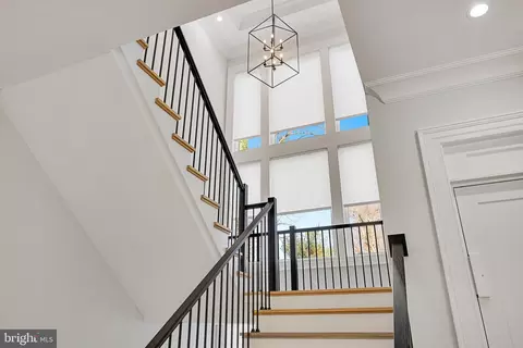 Entry Way - 725 Lawton St, Mclean, VA 22101 photo 3 of 27