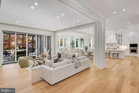 Living - 725 Lawton St, Mclean, VA 22101 photo 1 of 5