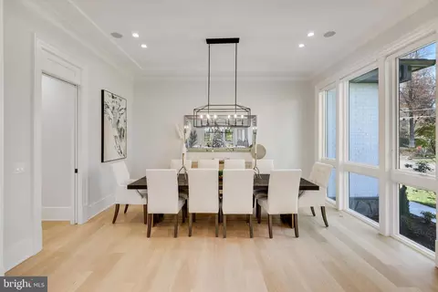 Dining - 725 Lawton St, Mclean, VA 22101 photo 2 of 4