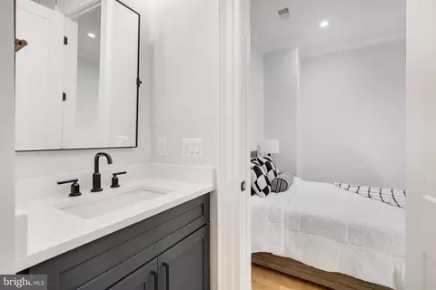 Bedroom - 725 Lawton St, Mclean, VA 22101 photo 6 of 8