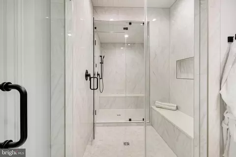 Bath - 725 Lawton St, Mclean, VA 22101 photo 9 of 12