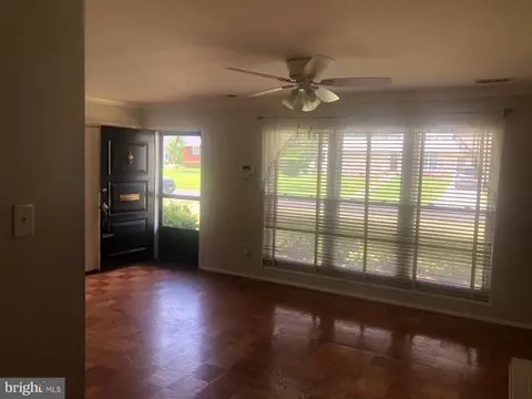 7301 Layton Dr, Springfield, VA 22150 photo 4