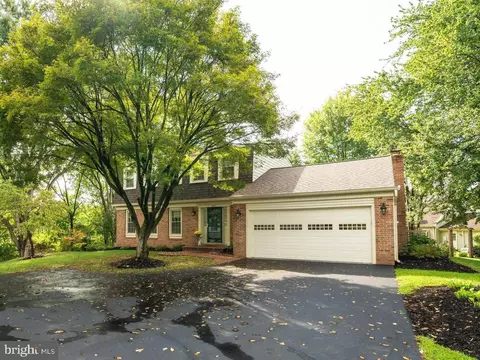3257 White Barn Ct, Herndon, VA 20171