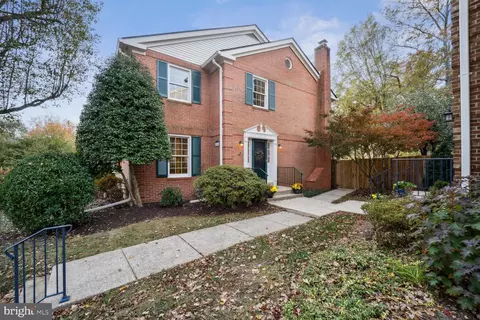2767 Carter Farm Ct, Alexandria, VA 22306