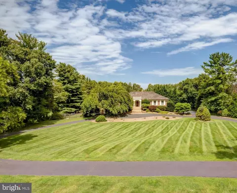 616 Walker Hill Ln, Great Falls, VA 22066