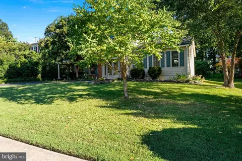 7932 Saint Dennis Dr, Springfield, VA 22153 photo 3