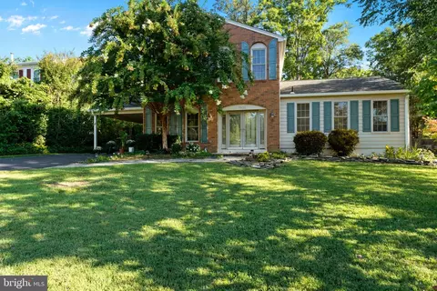 7932 Saint Dennis Dr, Springfield, VA 22153 photo 2
