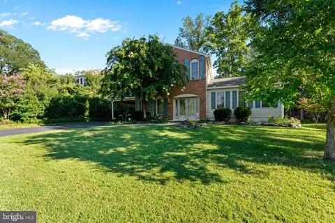 7932 Saint Dennis Dr, Springfield, VA 22153