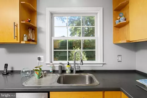 7932 Saint Dennis Dr, Springfield, VA 22153 photo 16
