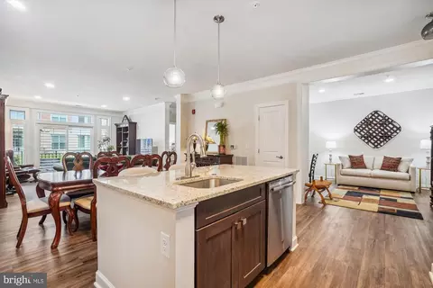 6107 Fairview Farm Dr #104, Alexandria, VA 22315