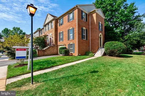 4267 Sleepy Lake Dr, Fairfax, VA 22033