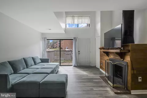 3865 El Camino Pl #5, Alexandria, VA 22309