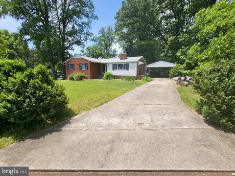 9116 Brian Dr, Vienna, VA 22180