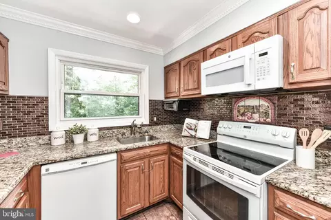 2194 Cartwright Pl, Reston, VA 20191 photo 13