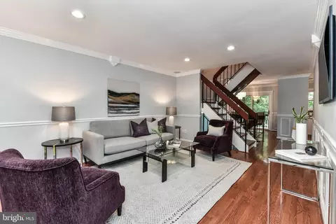 2194 Cartwright Pl, Reston, VA 20191 photo 2