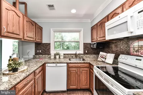 2194 Cartwright Pl, Reston, VA 20191 photo 12