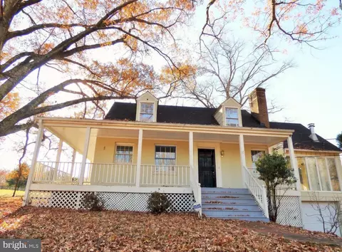 10501 Beach Mill Rd, Great Falls, VA 22066