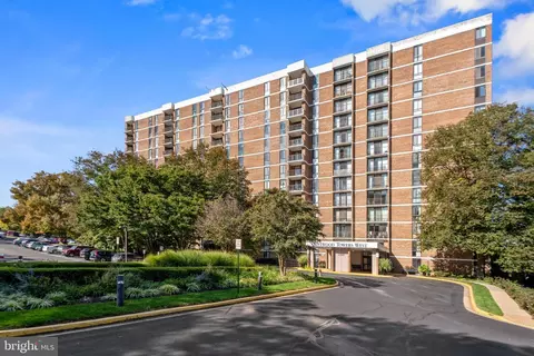 2300 Pimmit Dr #707, Falls Church, VA 22043
