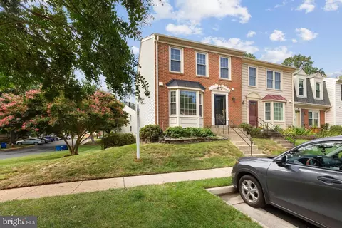 4462 Holly Ave, Fairfax, VA 22030