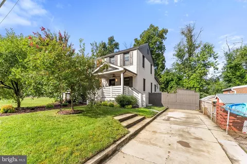 5836 Edgehill Dr, Alexandria, VA 22303