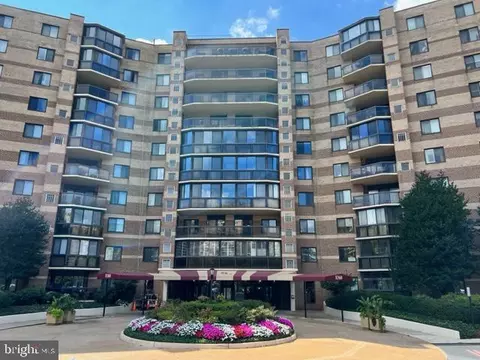 8360 Greensboro Dr #626, Mclean, VA 22102