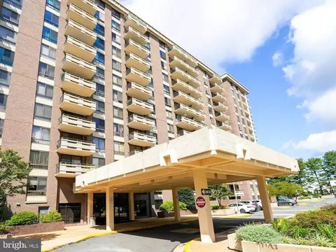 1808 Old Meadow Rd #912, Mclean, VA 22102