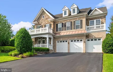 9300 Castle Hill Rd, Springfield, VA 22153 photo 2