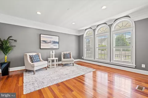 9300 Castle Hill Rd, Springfield, VA 22153 photo 4