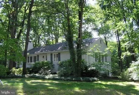 4705 Hillbrook Dr, Annandale, VA 22003