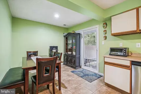 2280 White Cornus Ln, Reston, VA 20191 photo 9