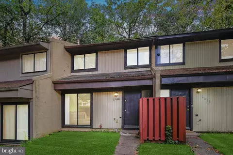 2280 White Cornus Ln, Reston, VA 20191 photo 3