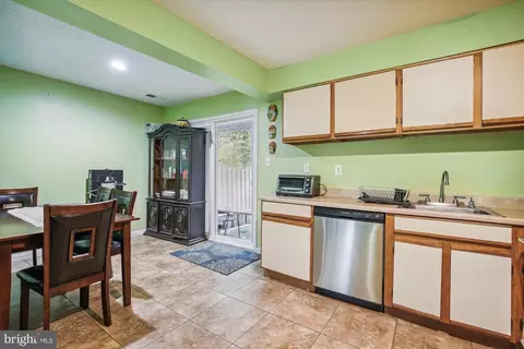 2280 White Cornus Ln, Reston, VA 20191 photo 13