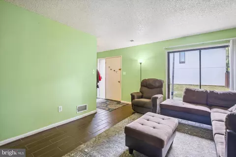 2280 White Cornus Ln, Reston, VA 20191 photo 18