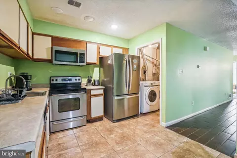 2280 White Cornus Ln, Reston, VA 20191 photo 16