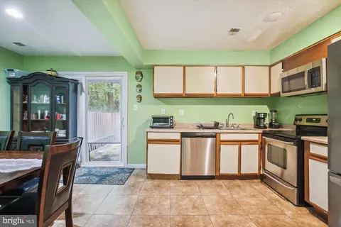 2280 White Cornus Ln, Reston, VA 20191 photo 15