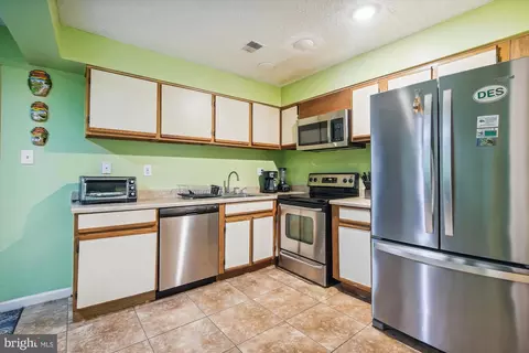 2280 White Cornus Ln, Reston, VA 20191 photo 14