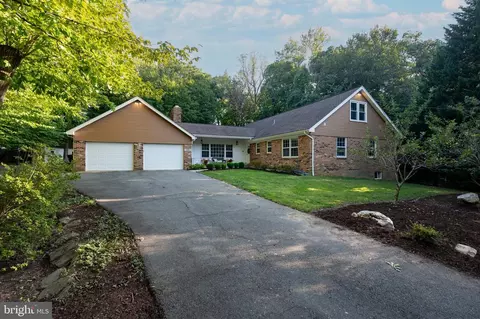 5113 Colebrook Pl, Alexandria, VA 22312